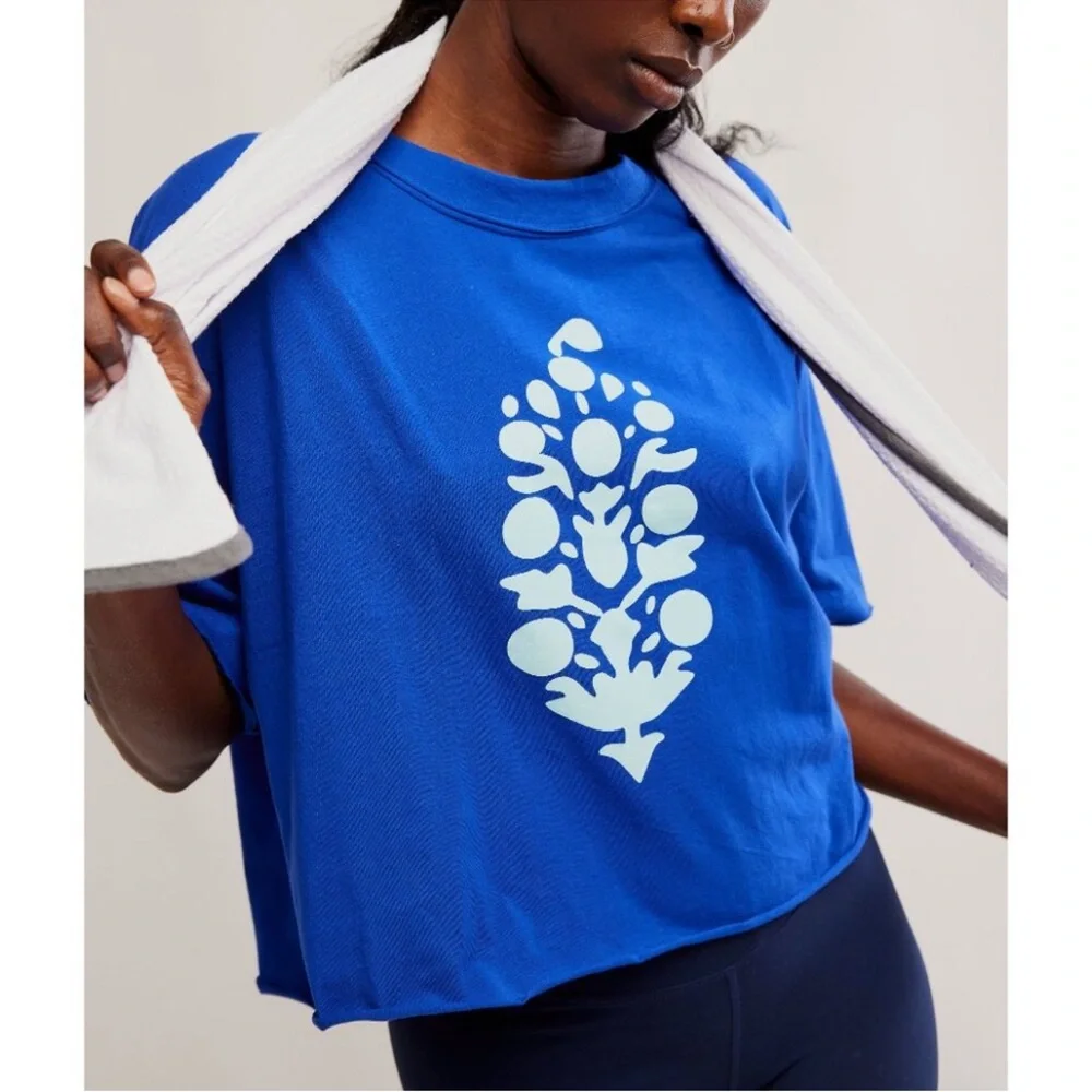 NWT Free People Movement Inspire Crop tee in electro shock combo blue size Large - Picture 2 of 10